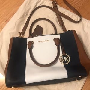 Michael Kors Tote with strap